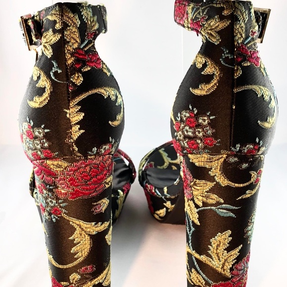 🆕Guess Floral Brocade Chunky Heel Sandal Size 9 - Picture 6 of 8